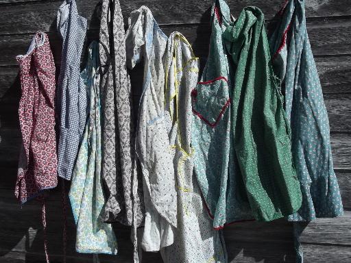 photo of vintage 1940s-50s cotton print fabric pinafore aprons, bib apron lot #1