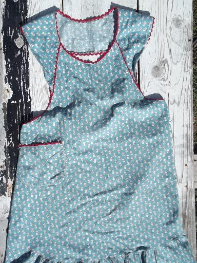 photo of vintage 1940s-50s cotton print fabric pinafore aprons, bib apron lot #2