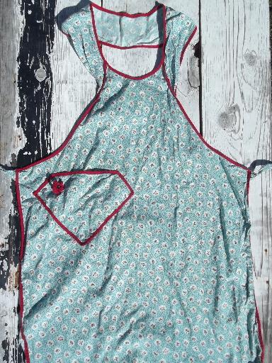 photo of vintage 1940s-50s cotton print fabric pinafore aprons, bib apron lot #4