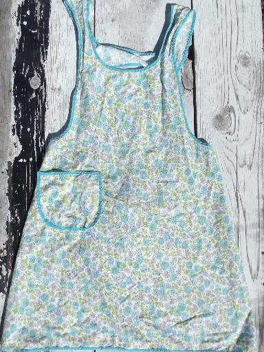 photo of vintage 1940s-50s cotton print fabric pinafore aprons, bib apron lot #5