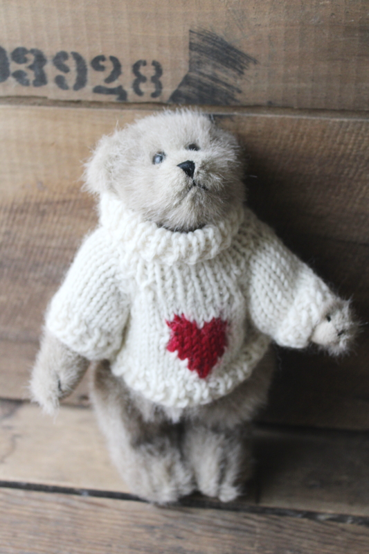 photo of vintage 1990 Boyd's bear, antique style small poseable teddy bear w/ sweet face, heart sweater  #4