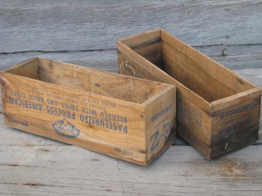 photo of vintage 5 lb E-Z Cheese boxes, primitive old wooden cheese boxes lot #2