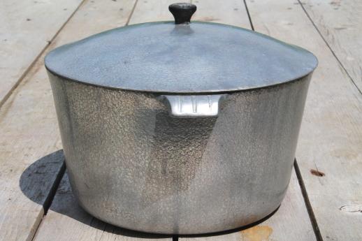 photo of vintage 6 quart dutch oven / chili pot, Sears hammered aluminum pot w/ lid #2