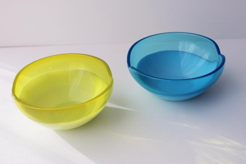 photo of vintage 60s 70s Sasaki Japan art bowls, cased milk glass blue & canary yellow colored glass #1