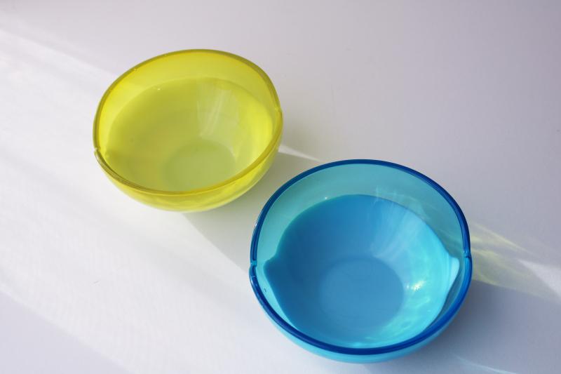 photo of vintage 60s 70s Sasaki Japan art bowls, cased milk glass blue & canary yellow colored glass #2