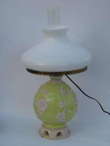 photo of vintage Alacite Aladdin electric lamp w/lighted base #1