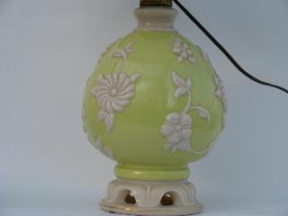 photo of vintage Alacite Aladdin electric lamp w/lighted base #2