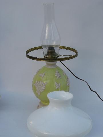 photo of vintage Alacite Aladdin electric lamp w/lighted base #3