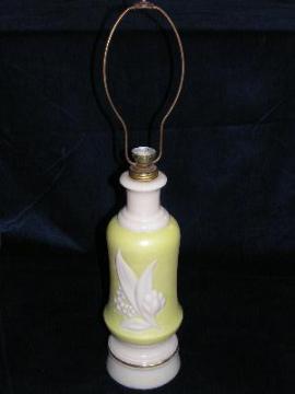 catalog photo of vintage aladdin lamp, Alacite glass, no finial