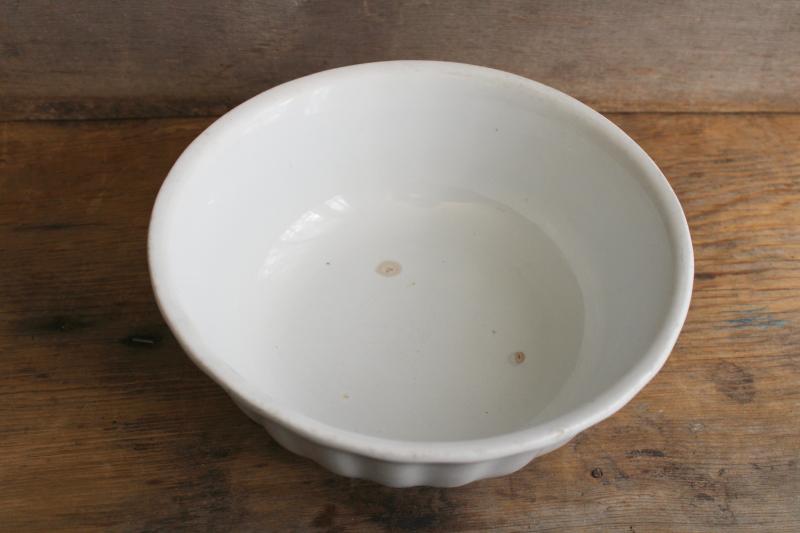 photo of vintage Alfred Meakin Royal Ironstone china bowl w/ fluted ladyfinger shape #2