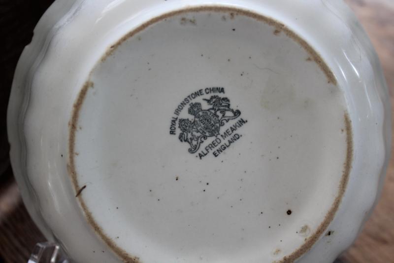 photo of vintage Alfred Meakin Royal Ironstone china bowl w/ fluted ladyfinger shape #4