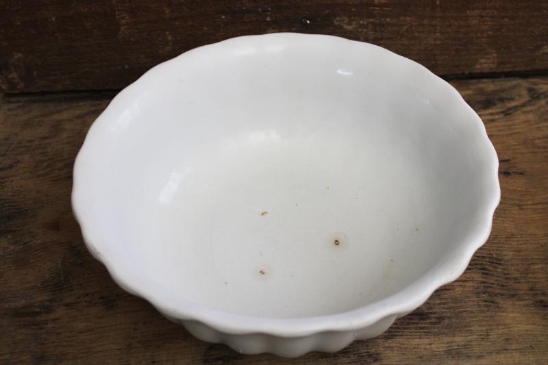 photo of vintage Alfred Meakin Royal Ironstone china bowl w/ fluted ladyfinger shape #2