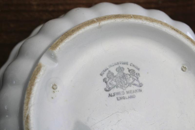 photo of vintage Alfred Meakin Royal Ironstone china bowl w/ fluted ladyfinger shape #4