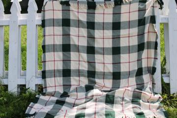 catalog photo of vintage Amana blanket, woven cotton plaid throw rustic Christmas green, red, cream