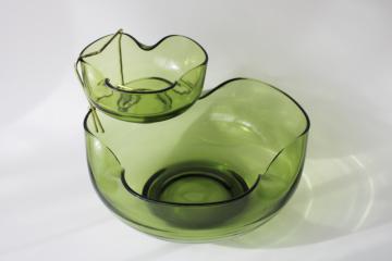 catalog photo of vintage Anchor Hocking avocado green glass chip & dip bowls w/ rack, 70s mod pinch shape