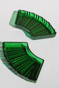 catalog photo of vintage Anchor Hocking forest green glass relish dishes, tray inserts for round glass plate