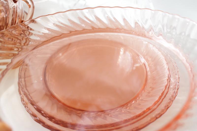 photo of vintage Arcoroc swirl pattern glass dishes set for four, depression glass pink color #4