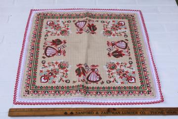 catalog photo of vintage Austria cotton table mat square, folk art Tyrolean costume lederhosen boy & drindl girl Oktoberfest 