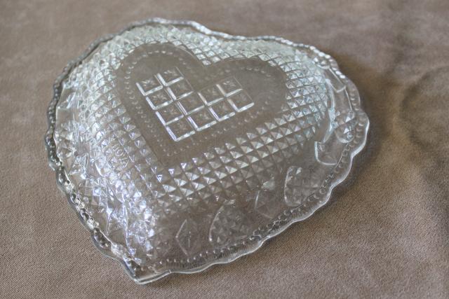 photo of vintage Avon Cape Cod heart dish, tiny plate in crystal clear pressed glas #3