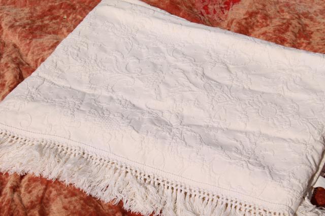 photo of vintage Bates bedspread, full double Queen Elizabeth heavy ivory cotton w/ fringe #1