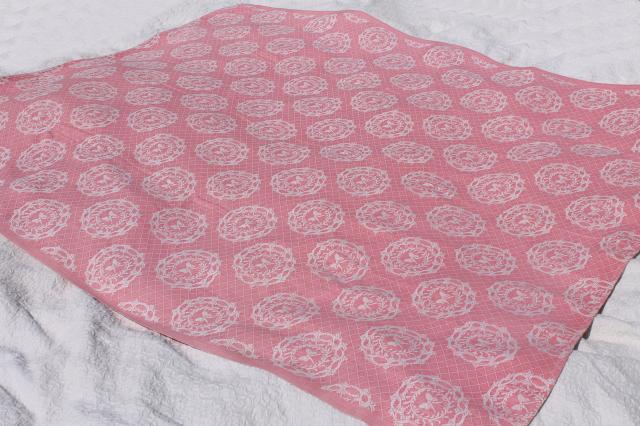 photo of vintage Bates bedspread, woven cotton bed cover w/ ribbon wreath, country red & white #3