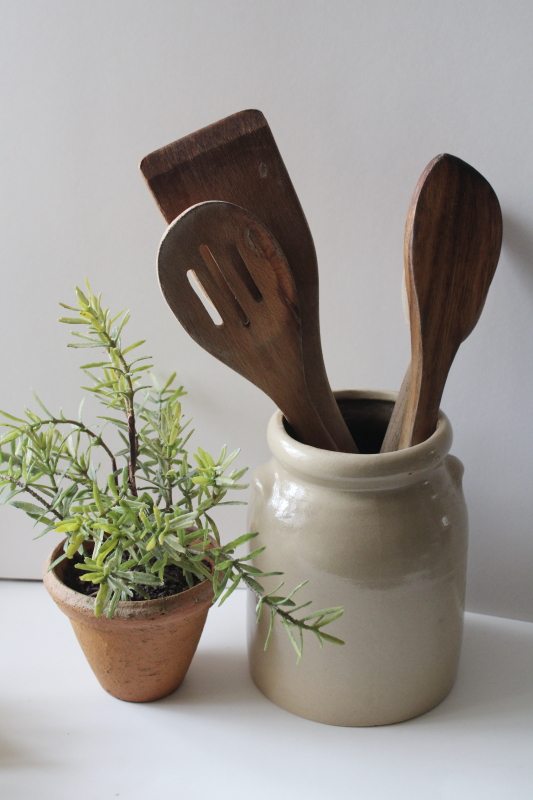 photo of vintage Beaumont stoneware crock jar or spoon holder red strawberries hand painted pottery BBP mark #4