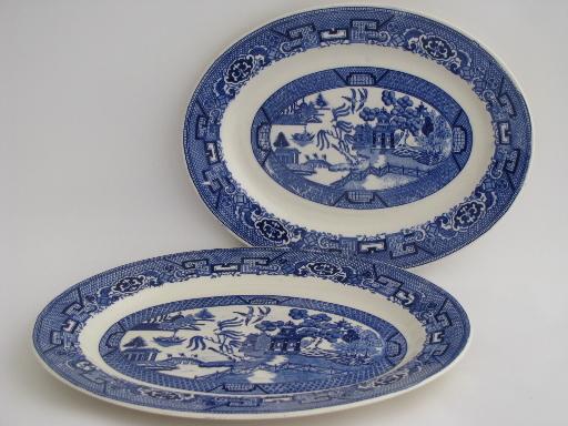 photo of vintage Blue Willow pattern Homer Laughlin china platters, big and small #2