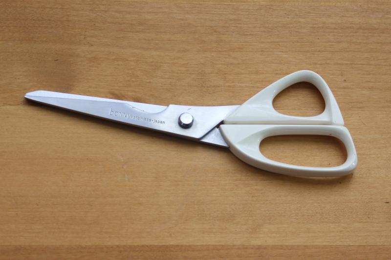 photo of vintage Bonny - Japan sewing scissors w/ fine serrated blade for cutting fabric #1