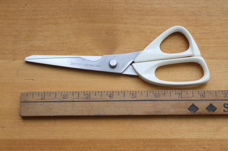 photo of vintage Bonny - Japan sewing scissors w/ fine serrated blade for cutting fabric #5