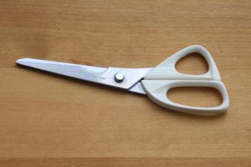 catalog photo of vintage Bonny - Japan sewing scissors w/ fine serrated blade for cutting fabric