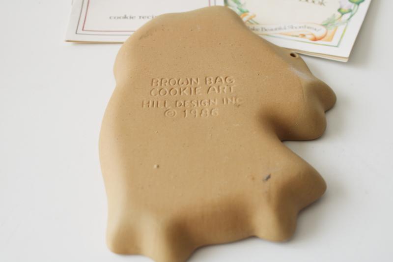 photo of vintage Brown Bag recipe book & stoneware shortbread cookie mold, flying angel #2