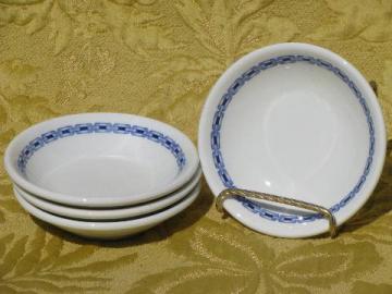 catalog photo of vintage Buffalo china ironstone fruit bowls, blue and white chain border