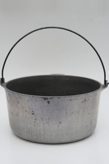 photo of vintage Cast Rite aluminum dutch oven w/ wire bail handle, camp fire cooking pot #3