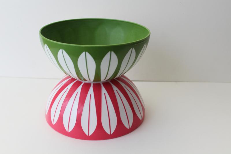 photo of vintage CathrineHolm lotus bowls, pink & green Delta plastic retro mid-century mod #5