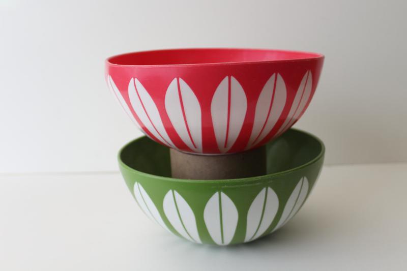 photo of vintage CathrineHolm lotus bowls, pink & green Delta plastic retro mid-century mod #6