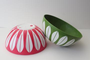 catalog photo of vintage CathrineHolm lotus bowls, pink & green Delta plastic retro mid-century mod