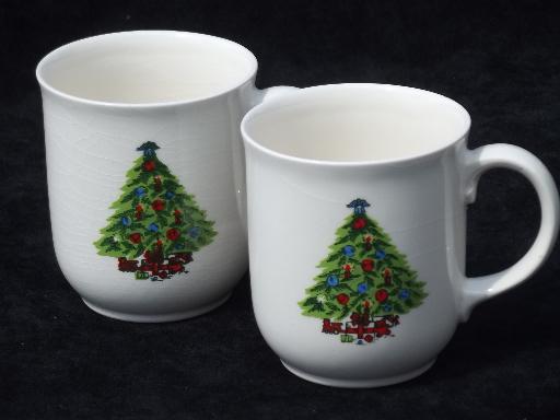 photo of vintage Christmas Tree coffee cups or cocoa mugs, old Mt. Clemens pottery ? #1