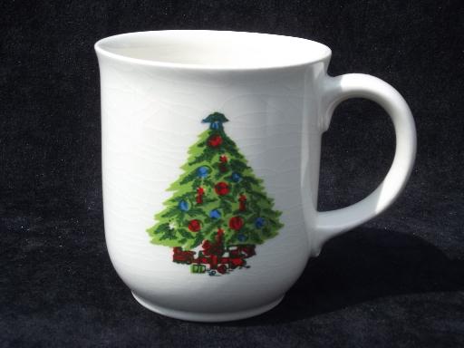 photo of vintage Christmas Tree coffee cups or cocoa mugs, old Mt. Clemens pottery ? #2