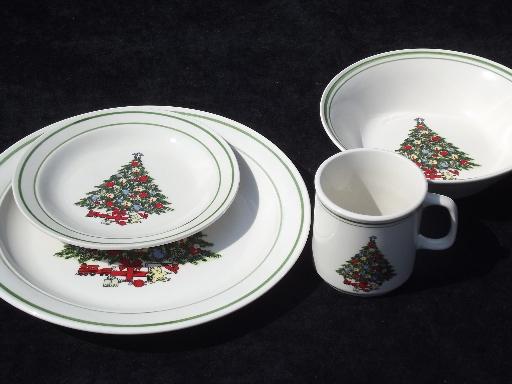 photo of vintage Christmas Tree holiday dishes, Mt. Clemens pottery set for four #2