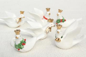 catalog photo of vintage Christmas candle huggers, taper candles rings w/ white doves