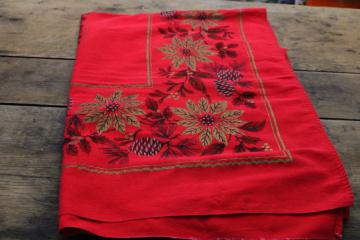 catalog photo of vintage Christmas print cotton tablecloth, red w/ poinsettias in metallic gold