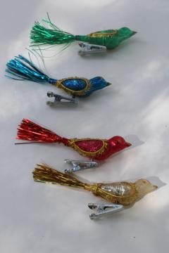 catalog photo of vintage Christmas tree ornaments, clip on hard plastic birds w/ tinsel tails