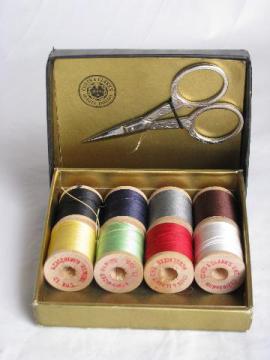 catalog photo of vintage Coats & Clark sewing kit w/ scissors, old wood advertising spools