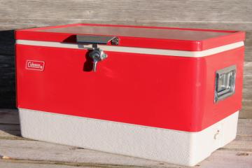 catalog photo of vintage Coleman ice chest w/ metal handles, retro 60s 70s cooler for soda pop or beer