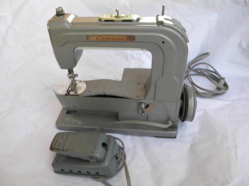 photo of vintage Compac sewing machine for restoration or parts #1