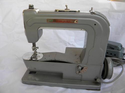 photo of vintage Compac sewing machine for restoration or parts #2