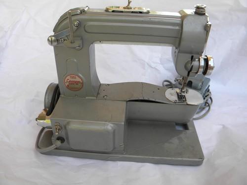 photo of vintage Compac sewing machine for restoration or parts #3