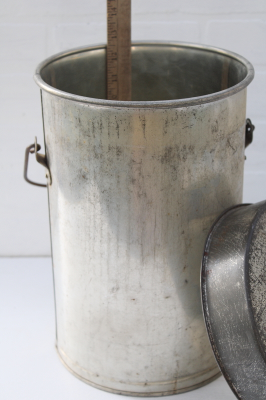 photo of vintage Cream City metal dairy pail, cream can or milk bucket w/ sturdy bail handle & lid #9
