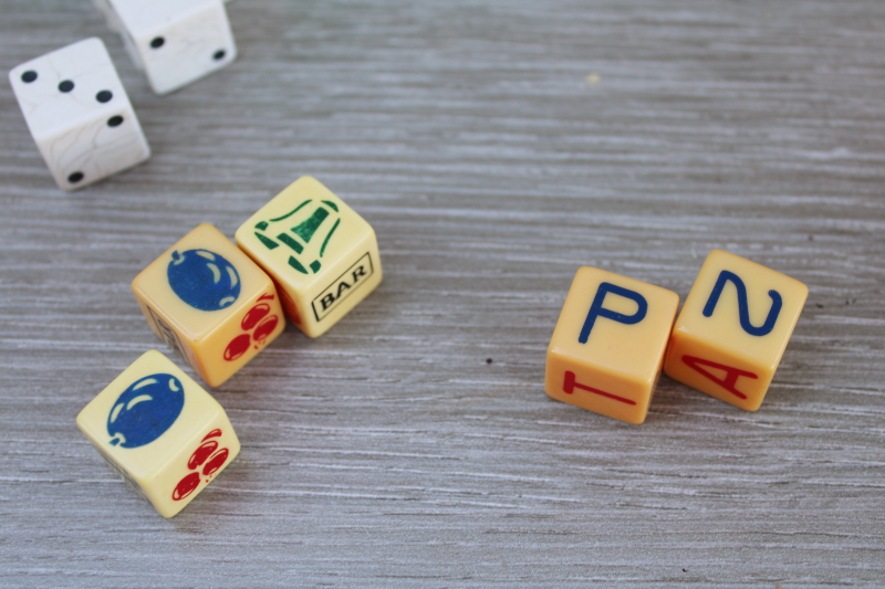 photo of vintage Crisloid dice games complete set w/ die and instructions, unusual dice plastic cups #3