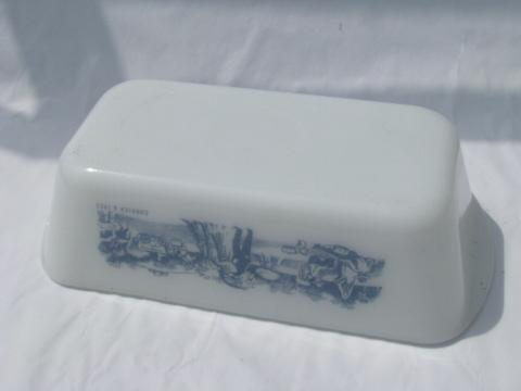 photo of vintage Currier and Ives blue and white print bread loaf pan, Glasbake kitchen oven glass #3